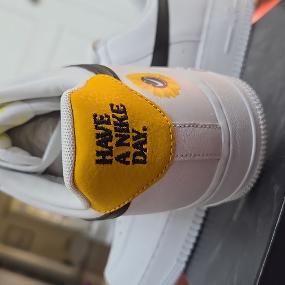 NEVER WORN. Men's 8.5 Air force 1 '07 LV8 2 - Picture 2 of 4